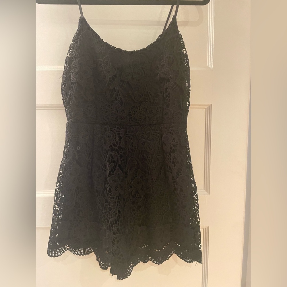 MISGUIDED black lace romper